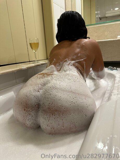 U282977670 model hot pictures