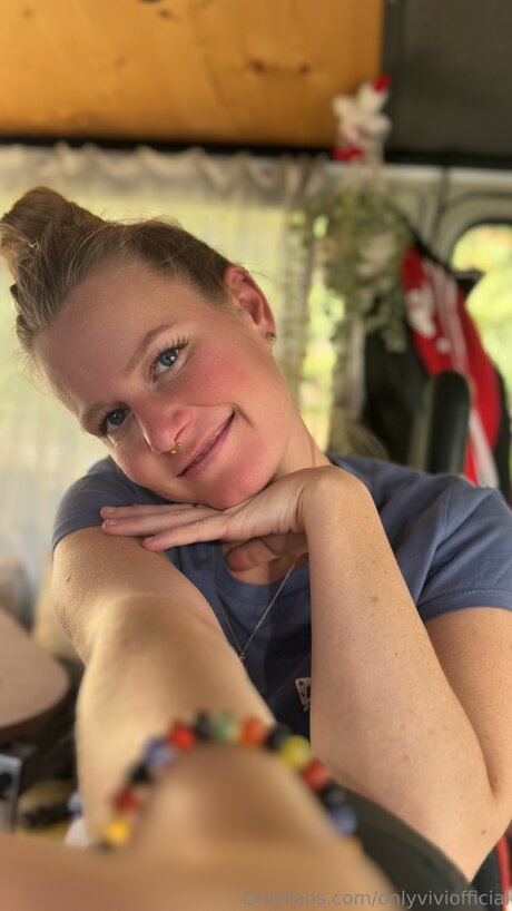 Onlyviviofficial naked model picture