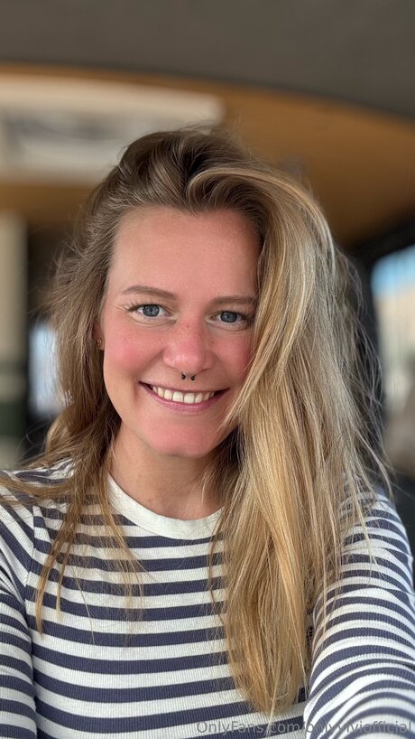 Onlyviviofficial high quality actress image