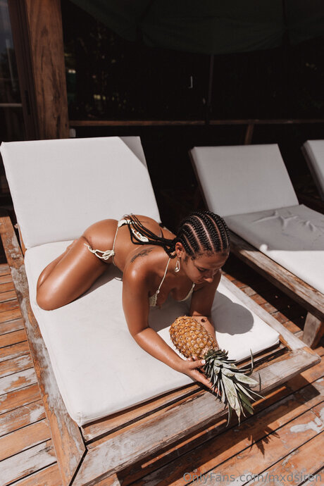 Mxdsiren pornstar beautiful photo