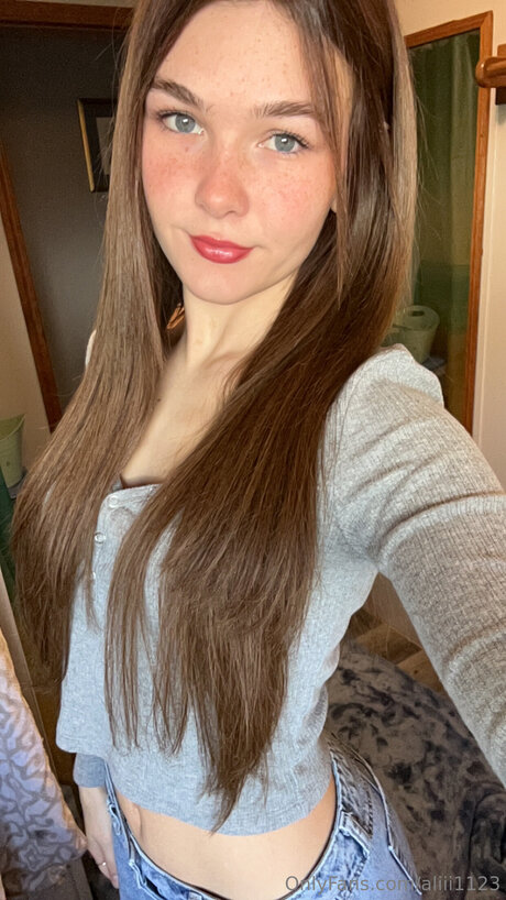 Aliii1123 naked pornstar pictures