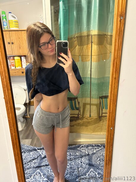 Aliii1123 porn model pictures