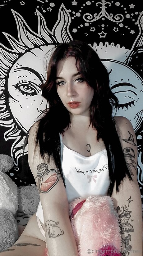 Cinnamonpinkyfree exclusive actress photo