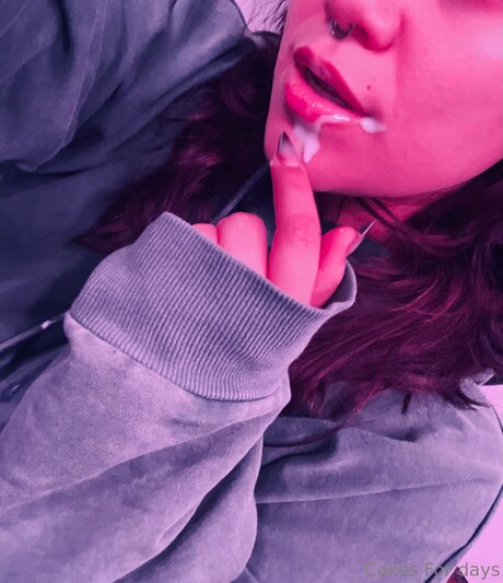 Velvet Cakes pornstar free img