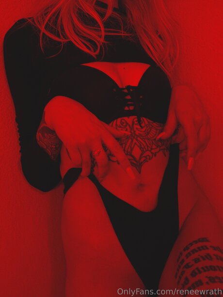 Reneewrath model nice img