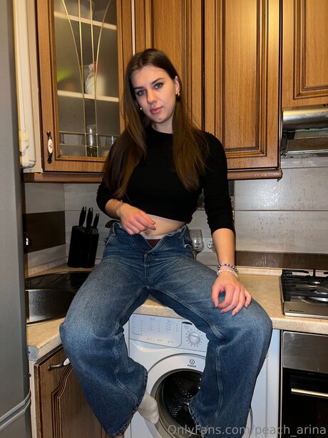 Peach Arina adult model images