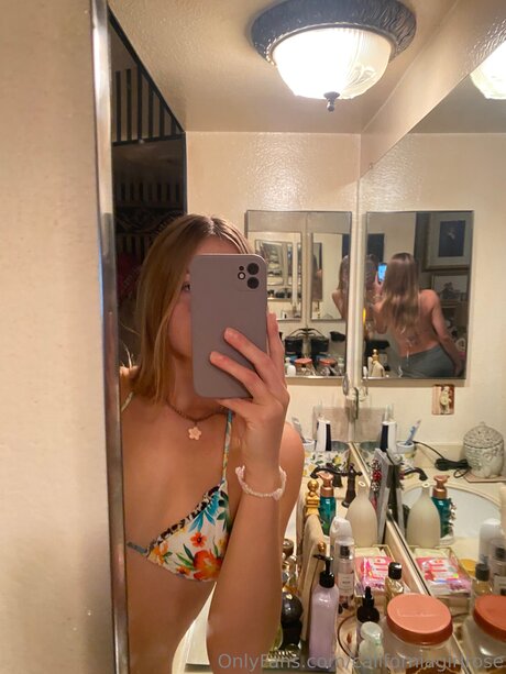 Californiagirlrose nice model pic