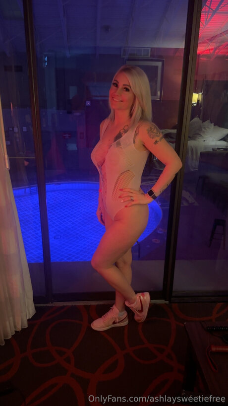 Ashlaysweetiefree naked model image