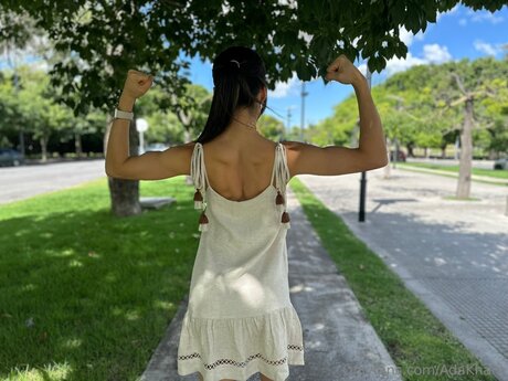 Adakham model free picture