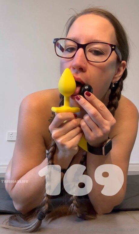 Pleasuretoyqueenstore top model photos