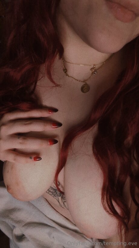 Tempting Eve exclusive pornstar pic