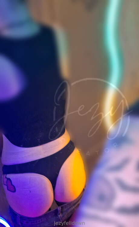 Jezyfelldown star nudes archive