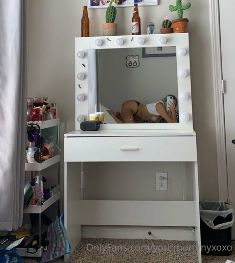 yourmommyxoxo model nude archive