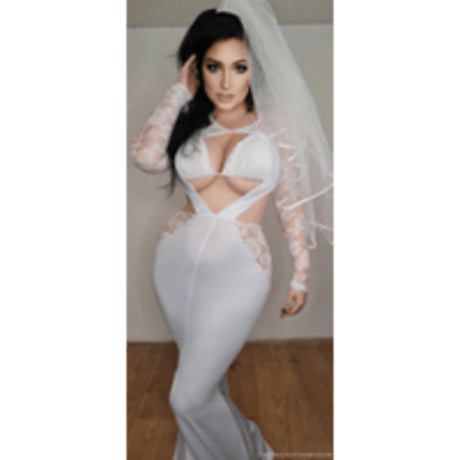 Ivy Tenebrae art star pics