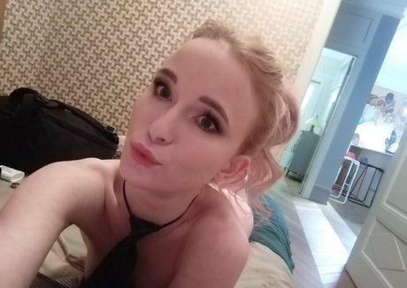 X Sweetie Plum X pornstar exclusive pic