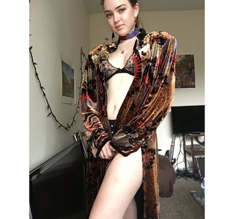 Tori Eaglestone porn model img