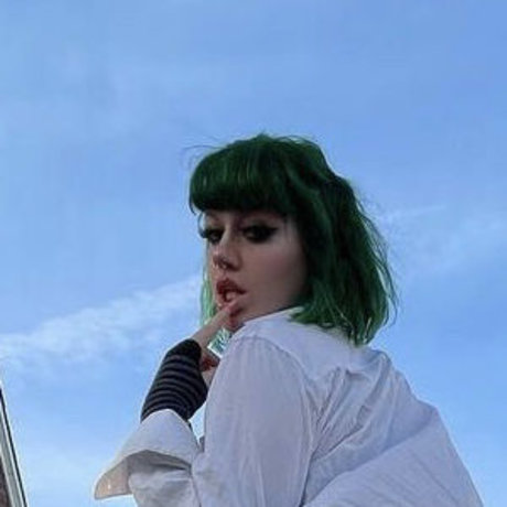 Wornnout pretty model gallery