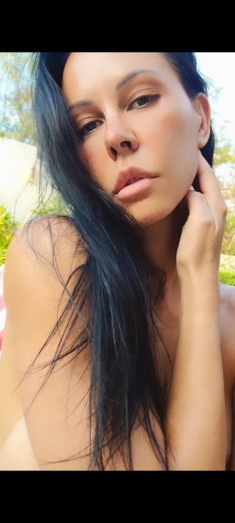 laly vallade model exclusive photo