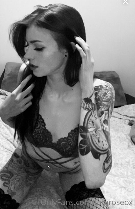 Tara Rose_ pornographic actress pictures