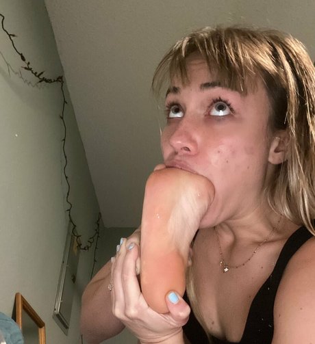 Piperscutefeet model perfect photo