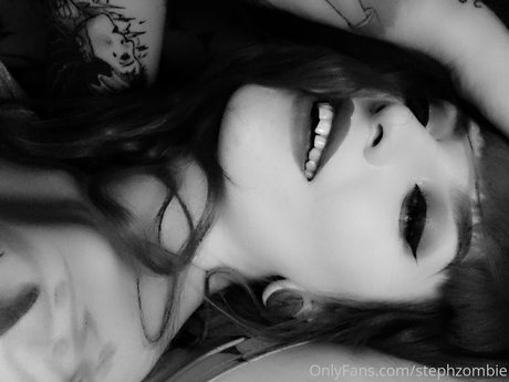 Glam Suicide star nude archive