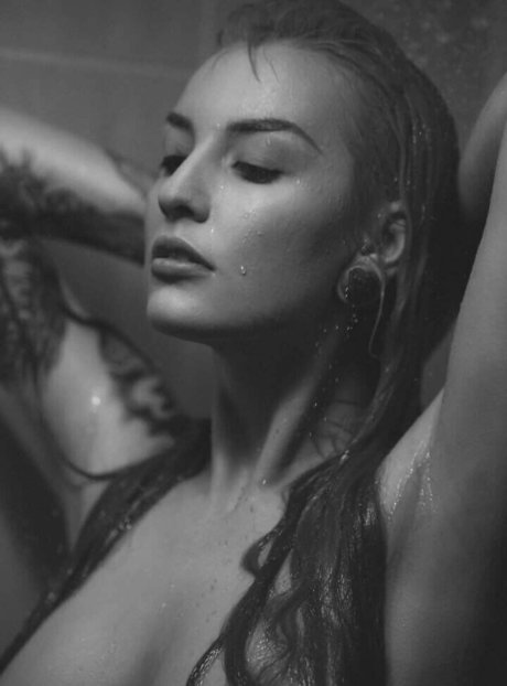 Glam Suicide nudes actress pics