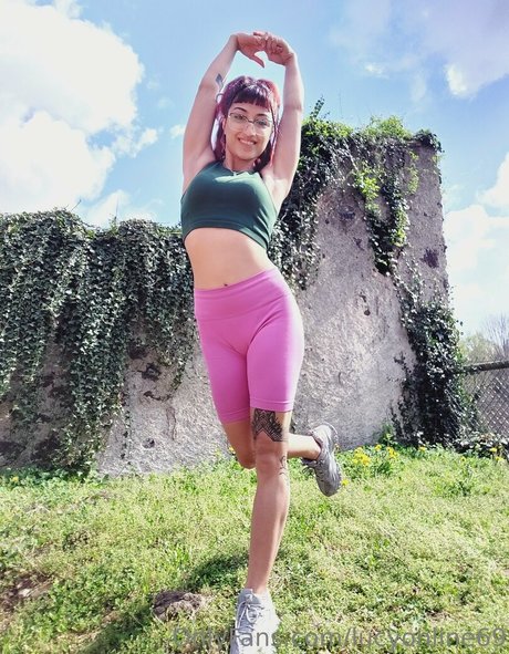 Wet Lucy Baby free pornstar img