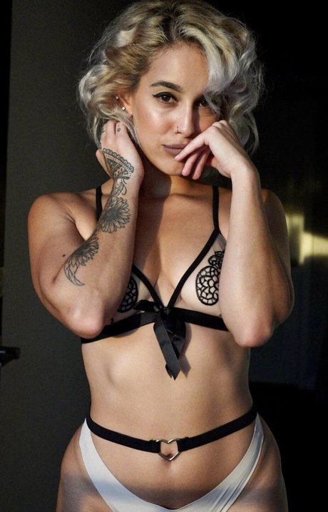 Suzycakes best model photo