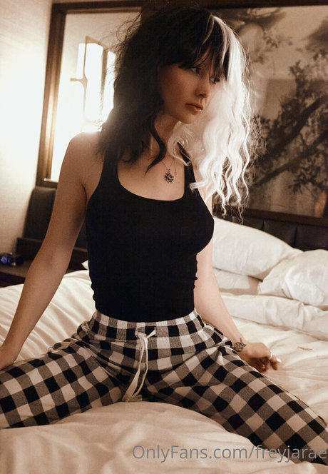 freyjarae sexy star img