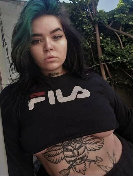 Black Honey beautiful model picture