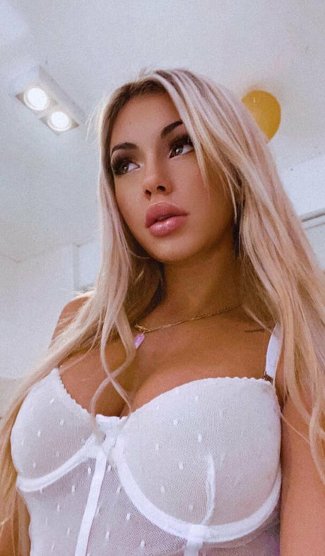 itslolaxo model adult galleries