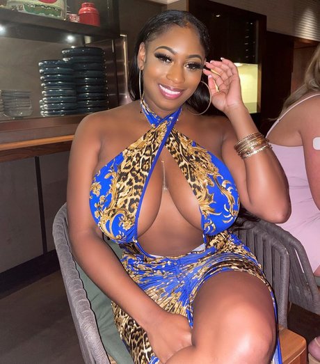 Dinnelle model adult galleries