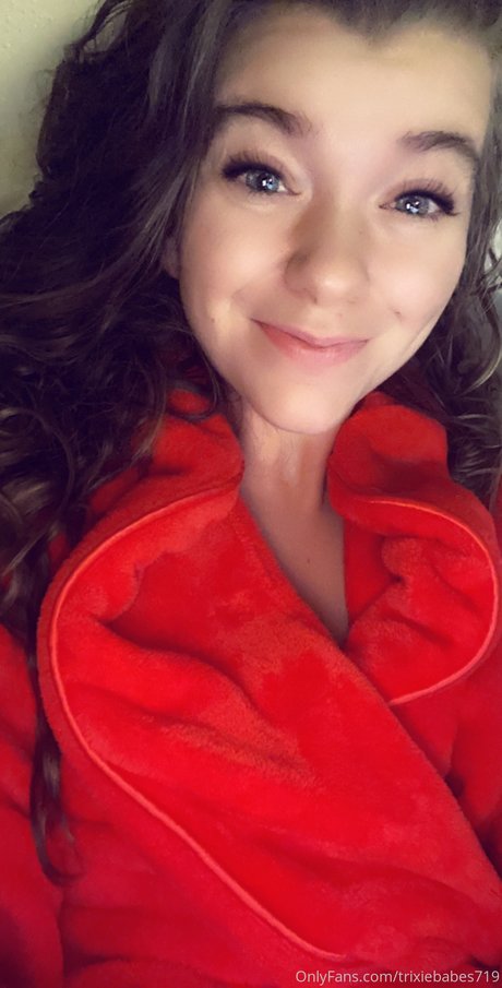 Trixie Babe model sexy photo