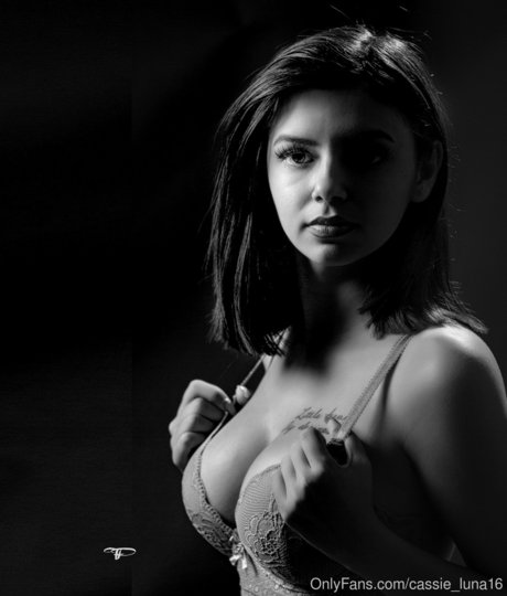 Cassie Luna star pictures