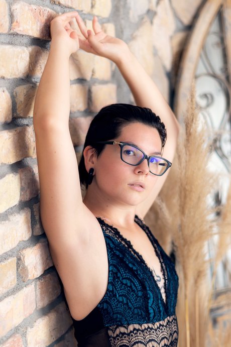 Lotti N model top photos