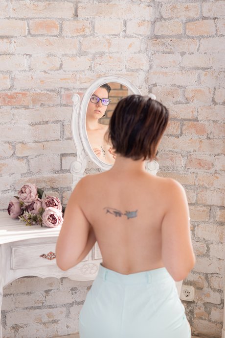 Lotti N pornstar perfect picture