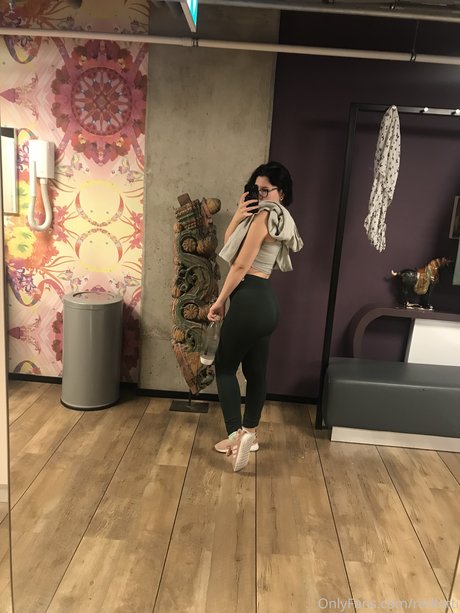 Lotti N pornstar sex img