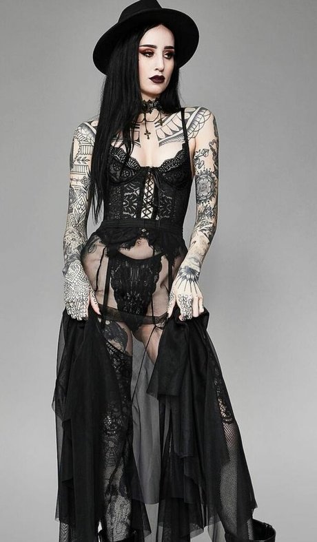 Emma Vauxdevil xxx pornstar picture