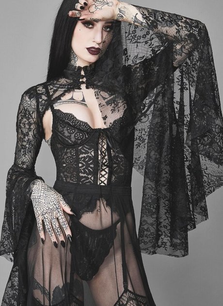 Emma Vauxdevil pornographic model photos