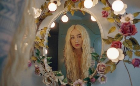 Emma Vauxdevil star erotic pics