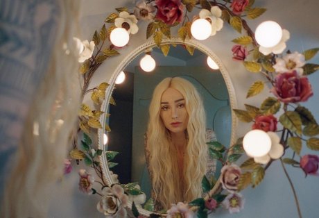 Emma Vauxdevil porn model pic