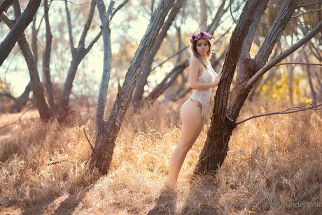 Amy Thunderbolt model adult galleries