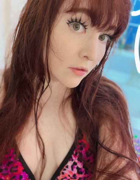 Foxy Cosplay star adult pictures