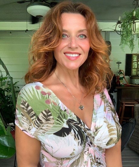 HoneyBeeZone high quality model galleries