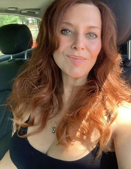 HoneyBeeZone nudes actress img