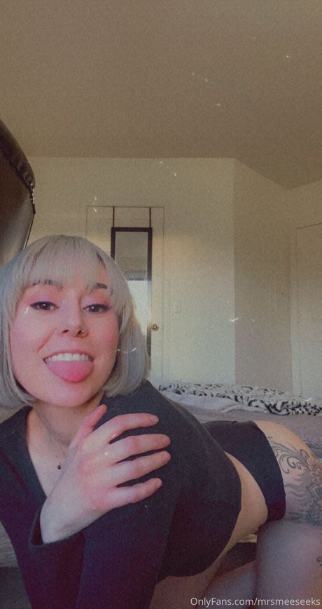 Mrs Meeseeks model erotic pic