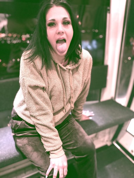 Serenity Smith naked model archive