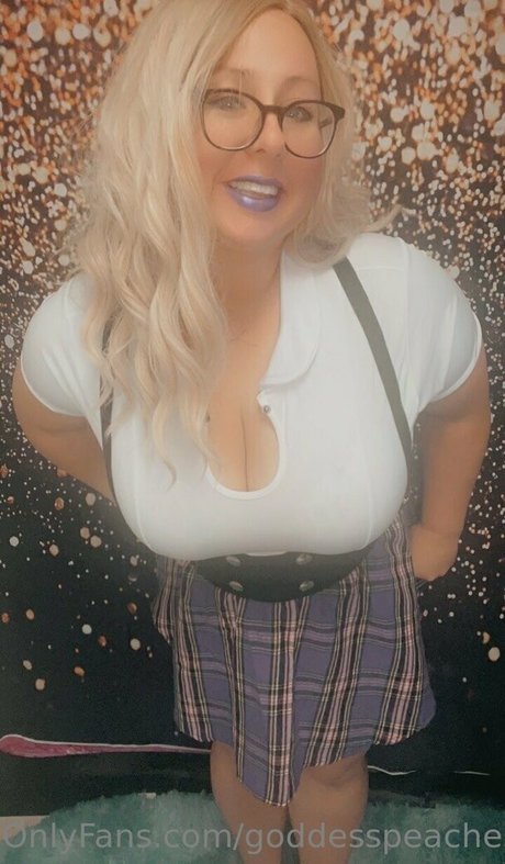 Goddess Peaches model pretty img