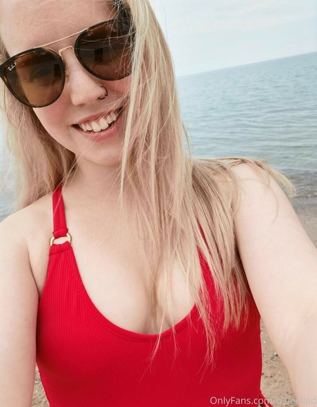 Blueellad sexy actress picture