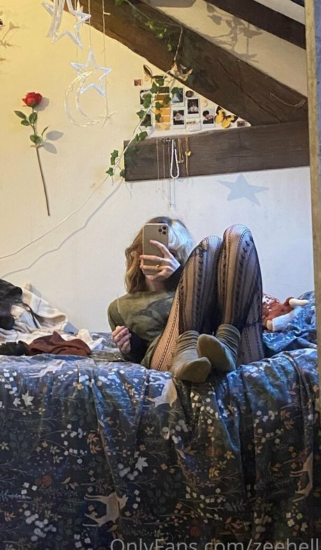 ZeeHell erotic actress gallery